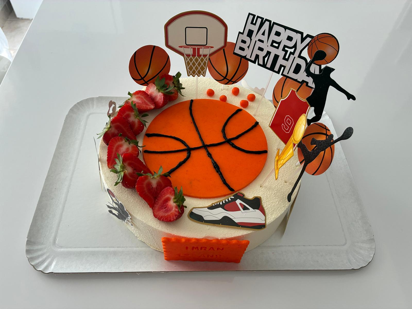 Gâteau d'anniversaire thème basket